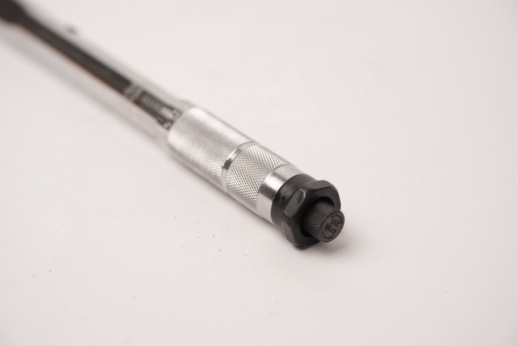 Huttenberg Servante d’Atelier 6 tiroirs rempli sur 7 avec Plan de Travail en acier – Chariot à Outils Professionnel Mobile – Atelier & Garage