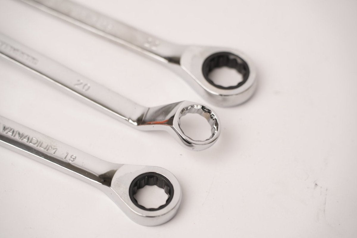 Huttenberg Servante d’Atelier 6 tiroirs rempli sur 7 avec Plan de Travail en acier – Chariot à Outils Professionnel Mobile – Atelier & Garage