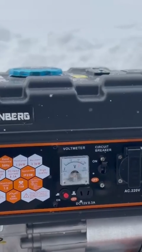 Groupe électrogène silencieux Huttenberg H8500W 3,3 kW – Essence – Mobile – Alimentation de secours - Orange